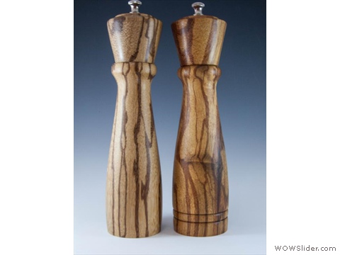Matching Set Salt and Pepper Grinders